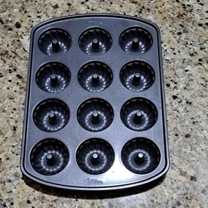 Wilton Non-Stick 12-Cavity Mini Bundt Pan